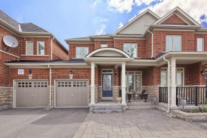 aurora real estate agents